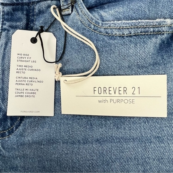NWT Forever 21 Women’s Blue Jeans Sz 4 (27) Light Wash Mid-Rise Curved Straight - Picture 9 of 16
